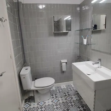 Nuria Apartment *